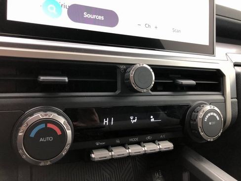 Used 2025 Toyota Tacoma TRD Sport image 11