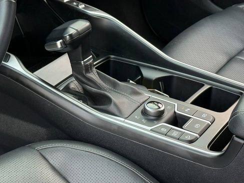 Used 2024 Kia Sorento S image 21