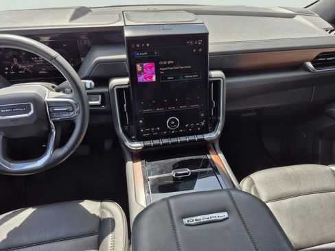 Used 2025 GMC Yukon XL Denali AWD/4WD image 16