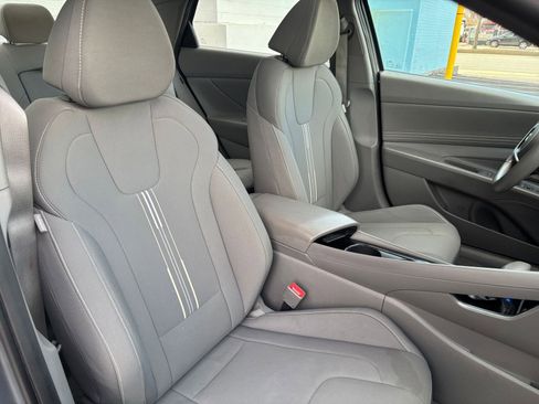 Used 2025 Hyundai Elantra SEL FWD image 36