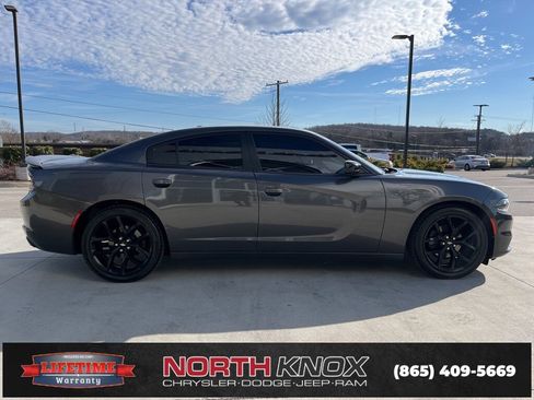Used 2019 Dodge Charger SXT image 19