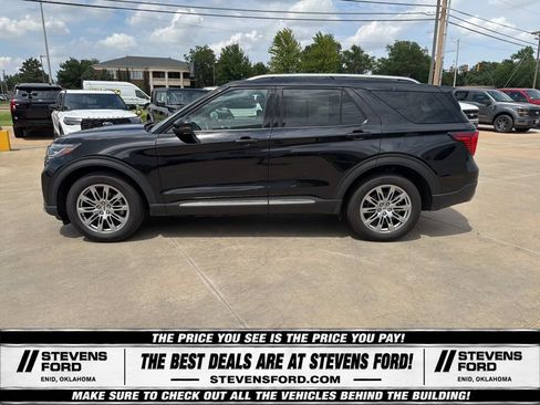 Used 2025 Ford Explorer Platinum AWD/4WD image 9