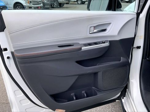 Used 2022 Toyota Sienna XSE w/ XSE Plus Package FWD image 22