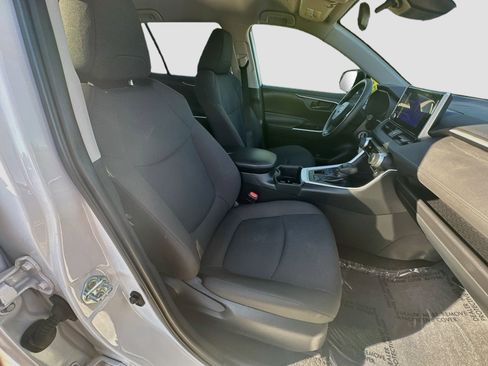 Used 2025 Toyota RAV4 LE AWD/4WD image 30