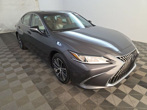 Used 2025 Lexus ES 350 w/ Premium Package image 4