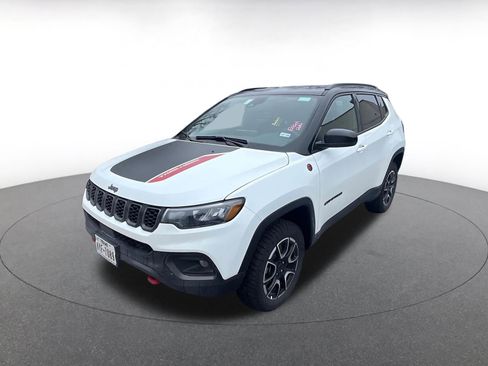Used 2025 Jeep Compass Trailhawk image 9