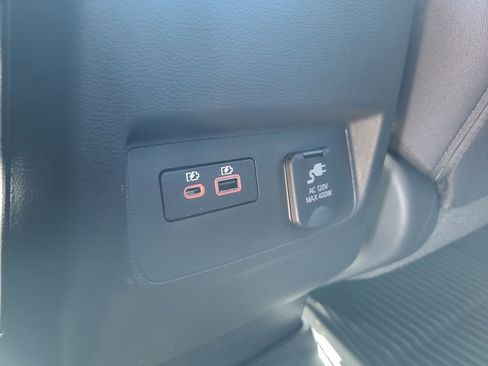 Certified 2025 Nissan Frontier SV w/ SV Convenience Package image 11