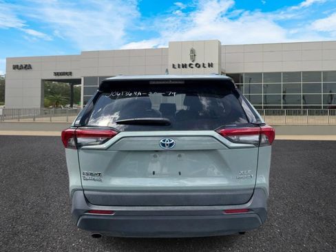 Used 2020 Toyota RAV4 XLE w/ Convenience Package AWD/4WD image 4