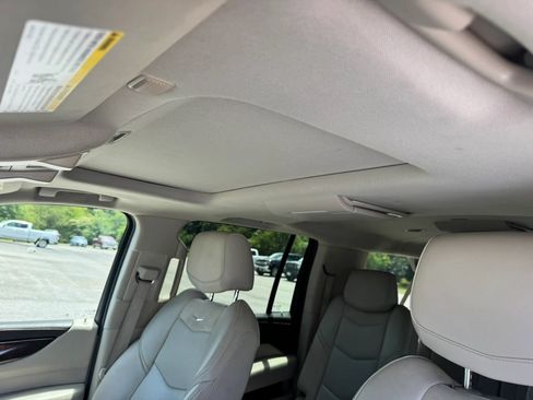 Used 2016 Cadillac Escalade ESV Premium AWD/4WD image 36