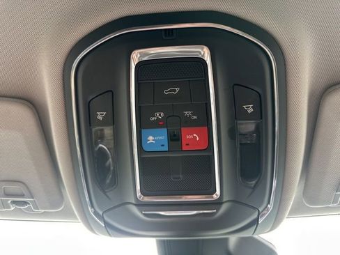 Used 2023 Jeep Grand Cherokee Limited image 25