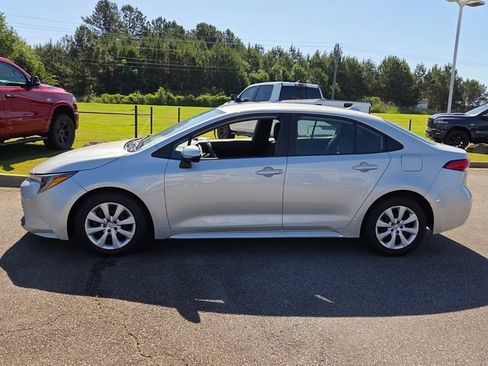 Used 2023 Toyota Corolla LE FWD image 4