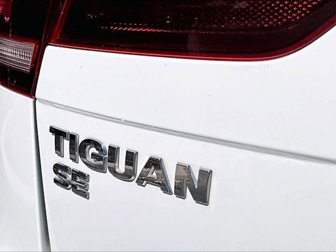 Used 2020 Volkswagen Tiguan SE image 10