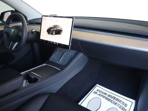 Used 2024 Tesla Model Y Long Range AWD/4WD image 26