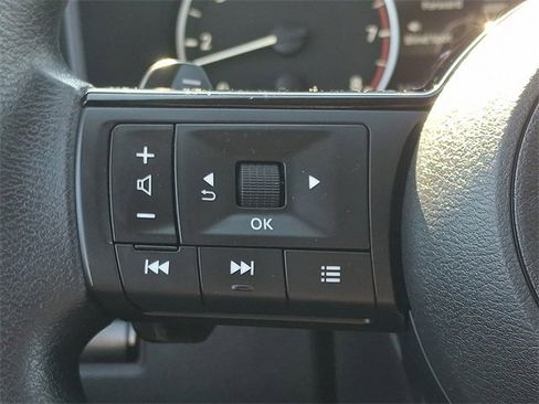 Used 2023 Nissan Rogue SV image 17