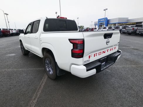 Used 2025 Nissan Frontier SV AWD/4WD image 6