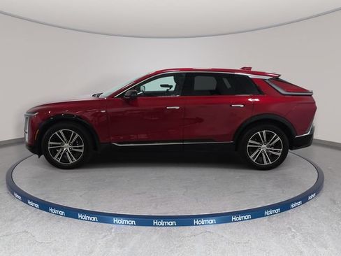 Certified 2024 Cadillac Lyriq Luxury AWD/4WD image 8