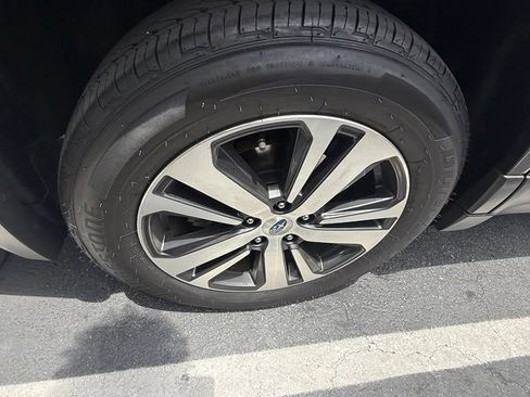 Used 2018 Subaru Outback 3.6R Limited AWD/4WD image 8