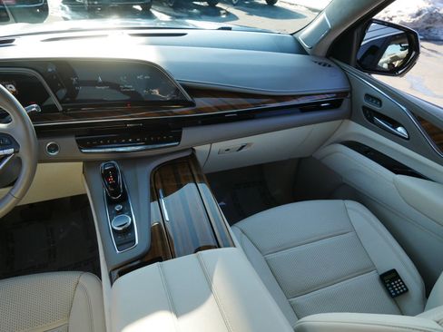Used 2024 Cadillac Escalade ESV Premium Luxury Platinum image 14