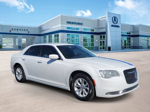 Used 2016 Chrysler 300 Limited image 1