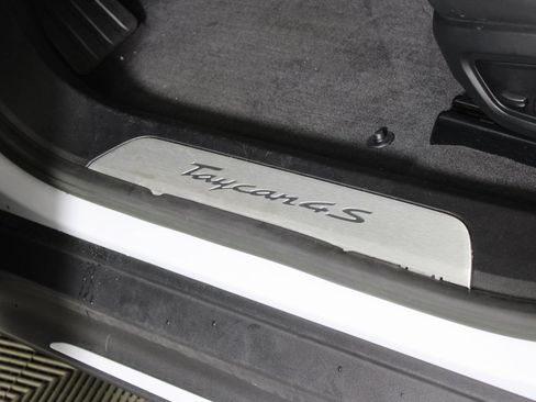 Used 2023 Porsche Taycan 4S image 17