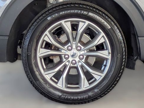 Certified 2022 Ford Explorer XLT w/ Equipment Group 202A image 11