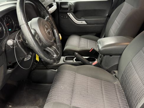 Used 2011 Jeep Wrangler Unlimited Sahara image 10