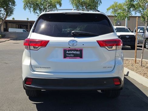 Used 2018 Toyota Highlander SE w/ Carpet Mat Package (TMS) AWD/4WD image 8