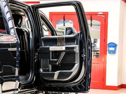 Used 2021 Ford F250 Lariat w/ Chrome Package image 37