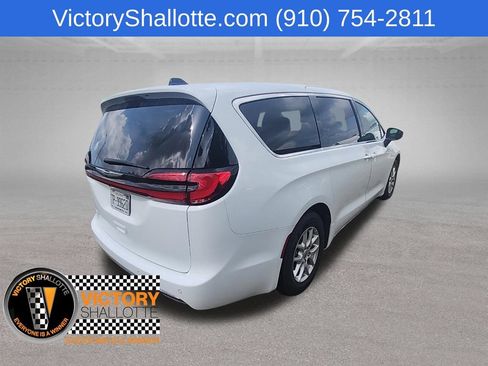 Certified 2023 Chrysler Pacifica Touring-L FWD image 36