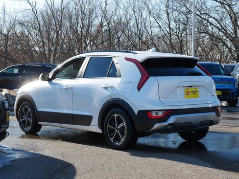 Certified 2023 Kia Niro EX image 5