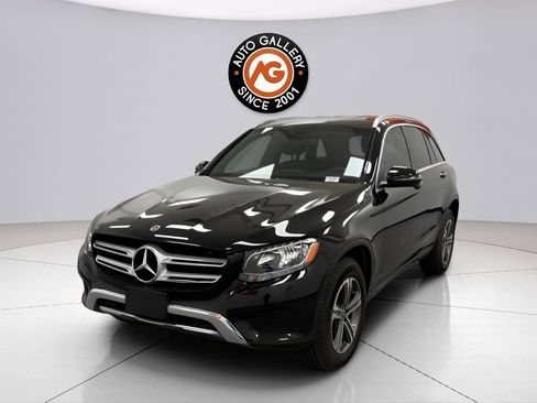 Used 2018 Mercedes-Benz GLC 300 4MATIC image 3
