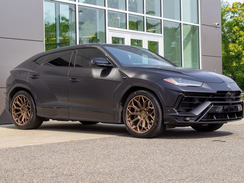 Used 2023 Lamborghini Urus S AWD/4WD image 3