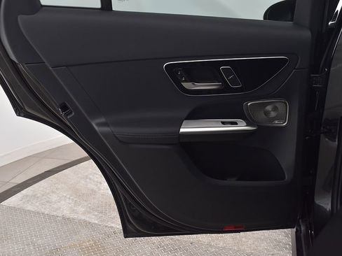 Used 2026 Mercedes-Benz GLC 300 4MATIC image 21