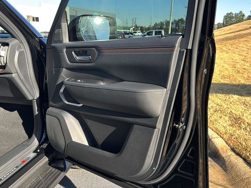 New 2026 Nissan Armada Platinum image 12