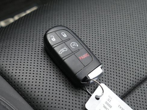 Used 2015 Dodge Challenger R/T w/ Quick Order Package 28D R/T RWD image 31