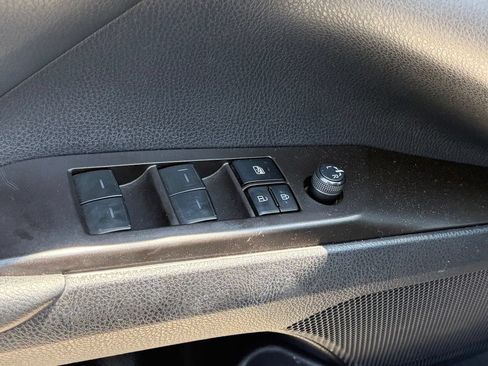 Used 2024 Toyota Camry SE AWD/4WD image 5
