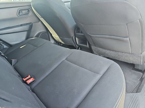 Used 2024 Nissan Rogue S AWD/4WD image 11