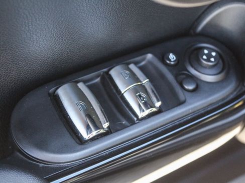 Used 2018 MINI Cooper S image 18