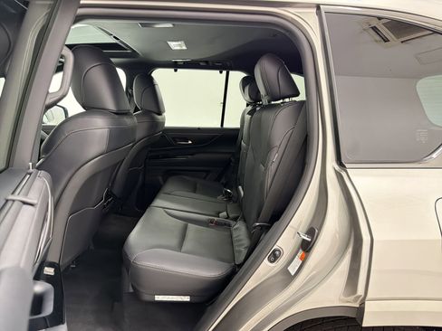 Certified 2025 Lexus LX 700h Luxury w/ Appearance Package AWD/4WD image 15