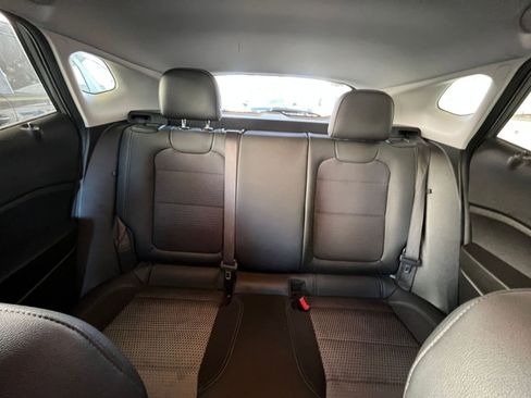 Used 2025 Chevrolet Trax LT image 37