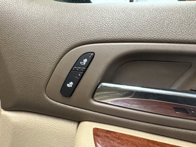 Used 2007 GMC Yukon SLT w/ SLT Preferred Equipment Group AWD/4WD image 28