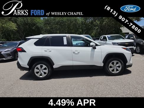 Used 2022 Toyota RAV4 LE FWD image 4
