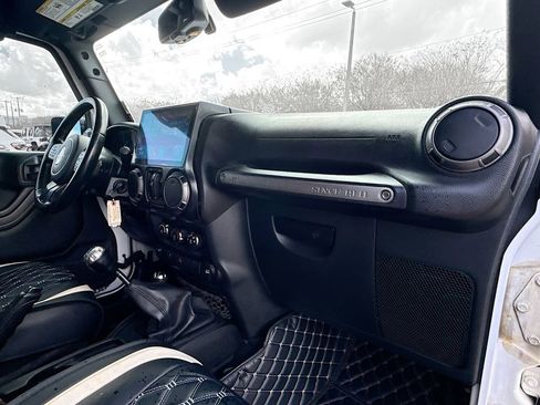 Used 2017 Jeep Wrangler Unlimited Sport image 34