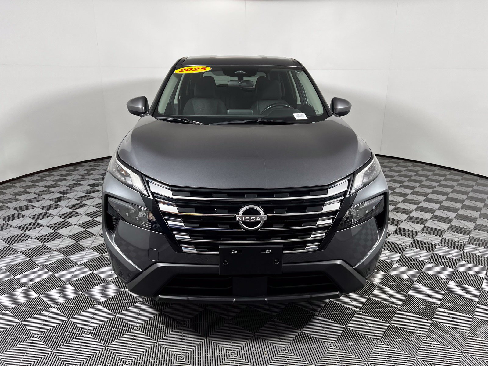Used 2025 Nissan Rogue SV FWD image 2