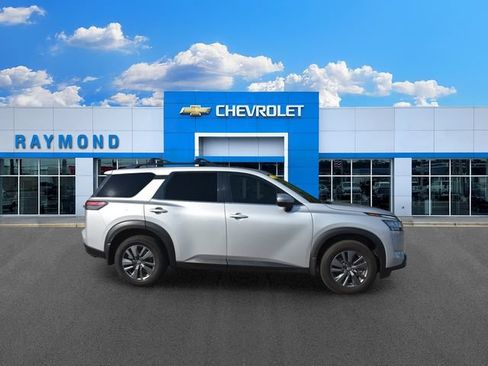 Used 2022 Nissan Pathfinder SV w/ SV Premium Package AWD/4WD image 2