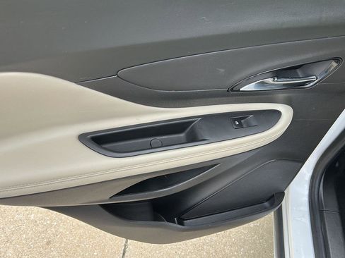 Used 2018 Buick Encore Premium image 28