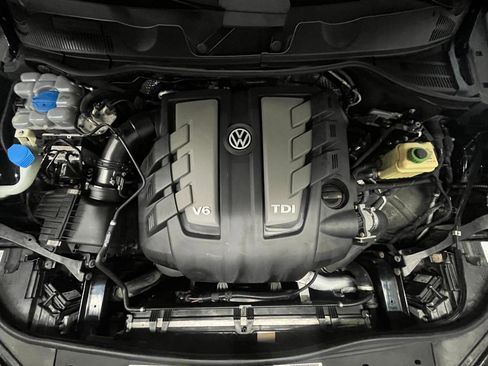 Used 2015 Volkswagen Touareg TDI image 42