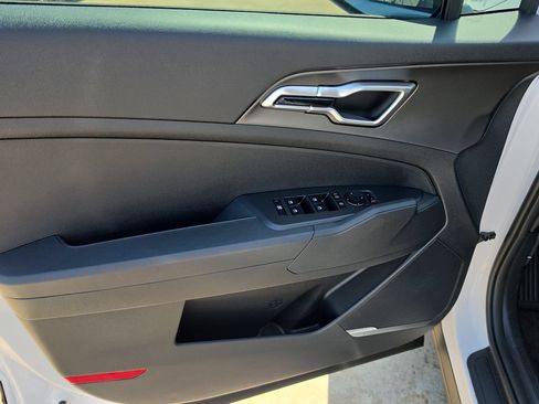 New 2026 Kia Sportage LX FWD image 17