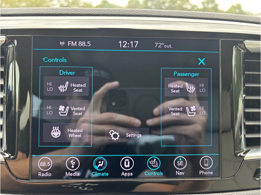 Used 2018 Chrysler Pacifica Limited FWD image 29