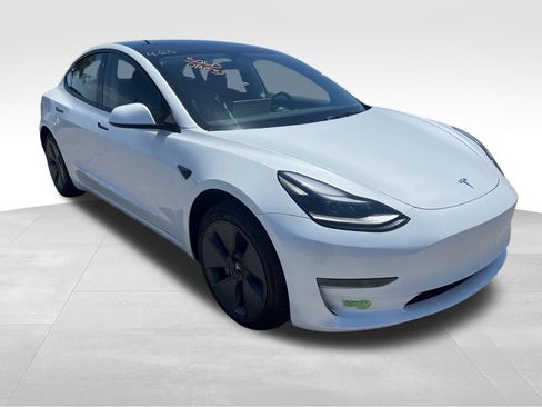 Used 2023 Tesla Model 3 Standard Range RWD image 3